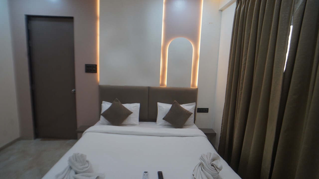 Photo of Bedroom in Mahabaleshwar