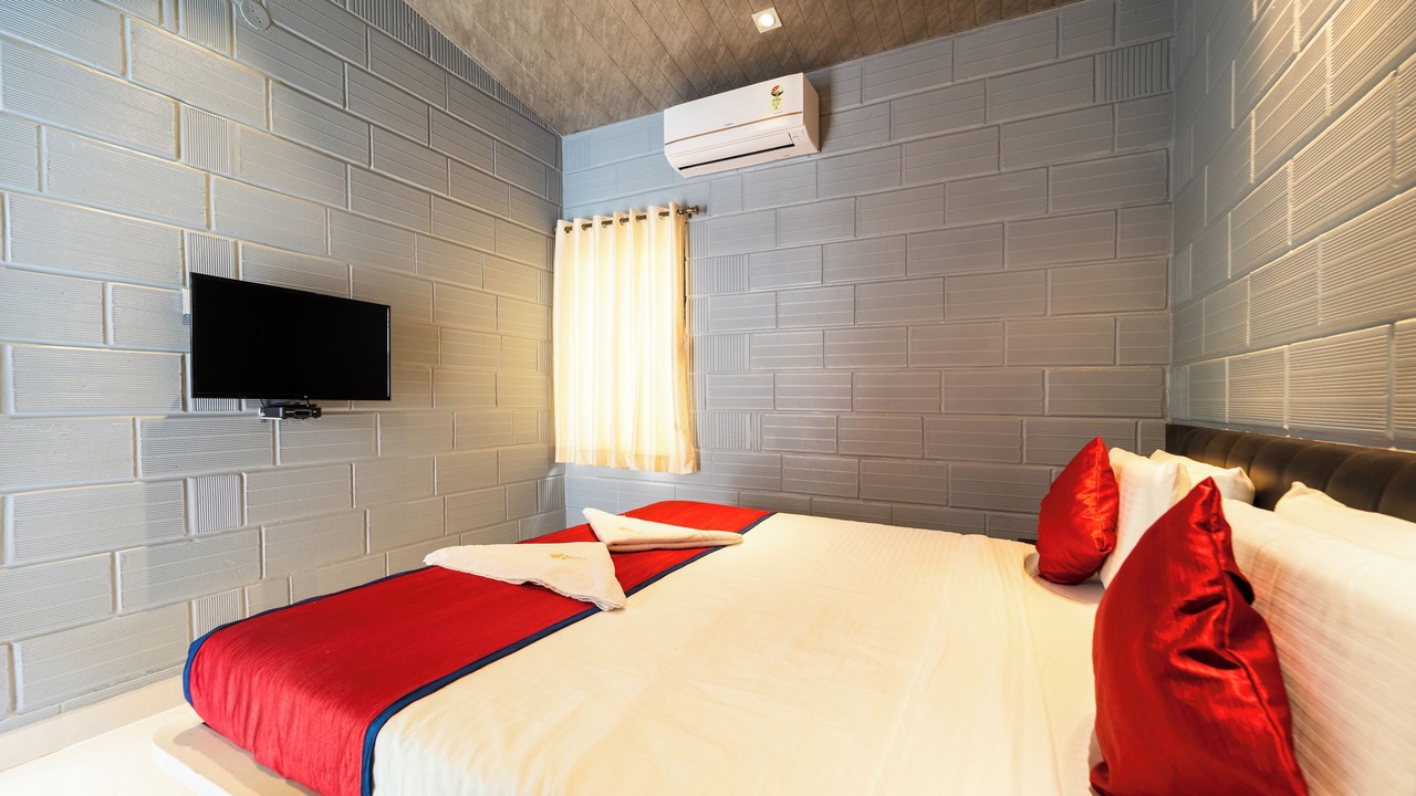 Photo of Bedroom in HBR Layout