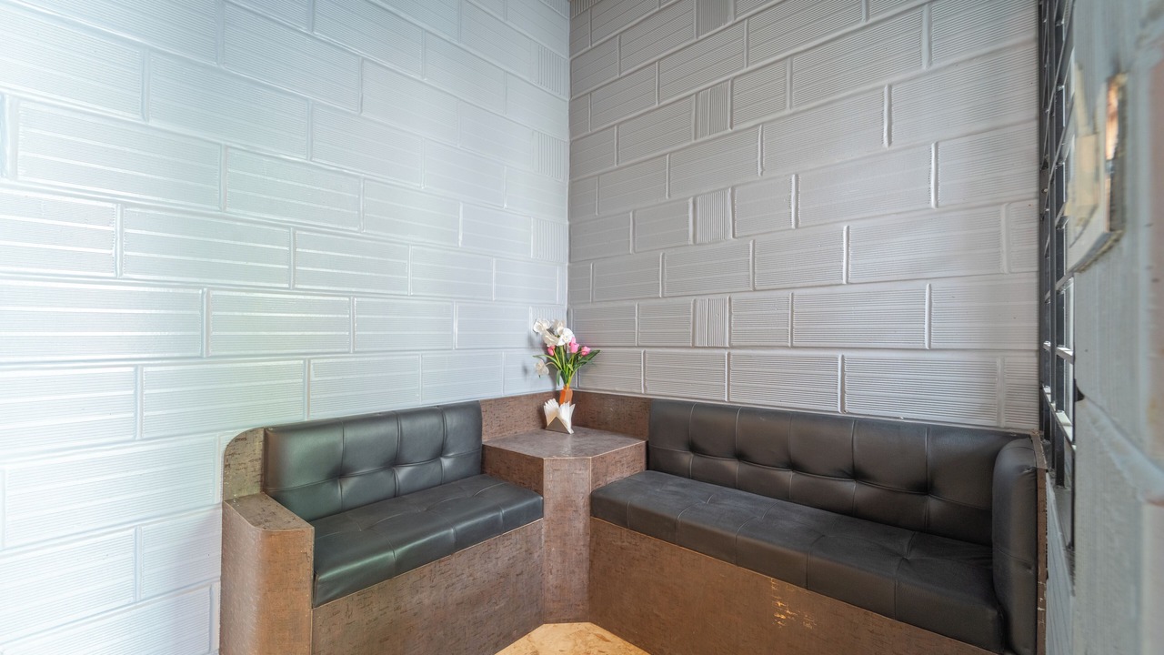 Photo of Livingroom in HBR Layout