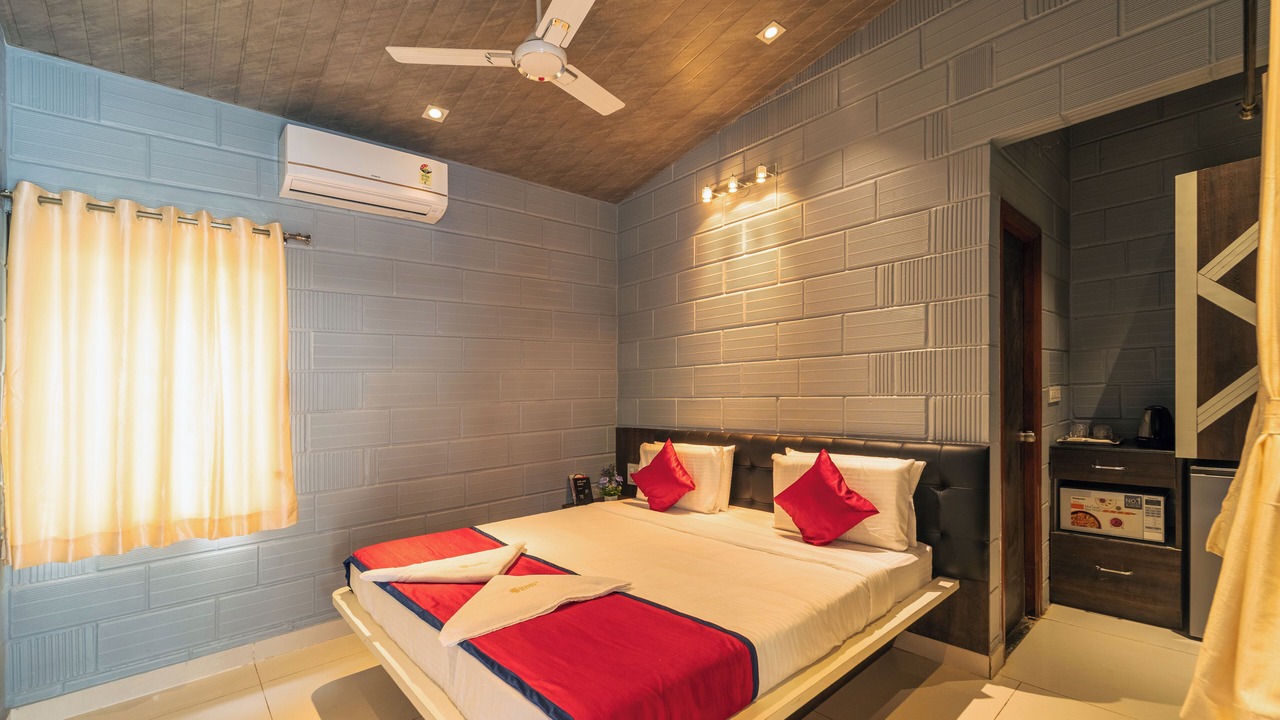 Photo of Bedroom in HBR Layout