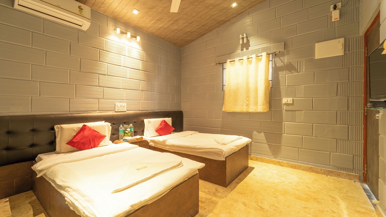 Photo of Bedroom in HBR Layout