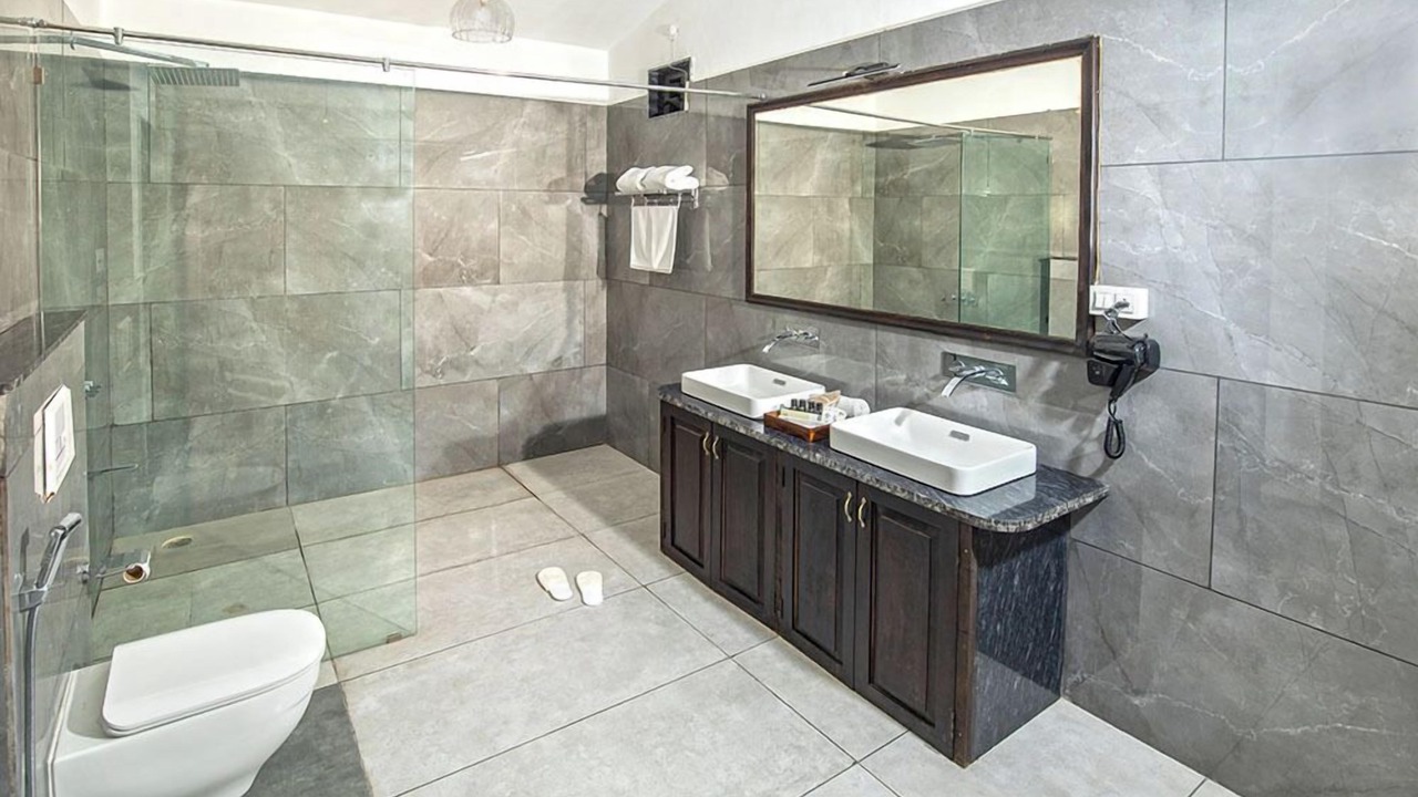 Photo of Bathroom in Desuri