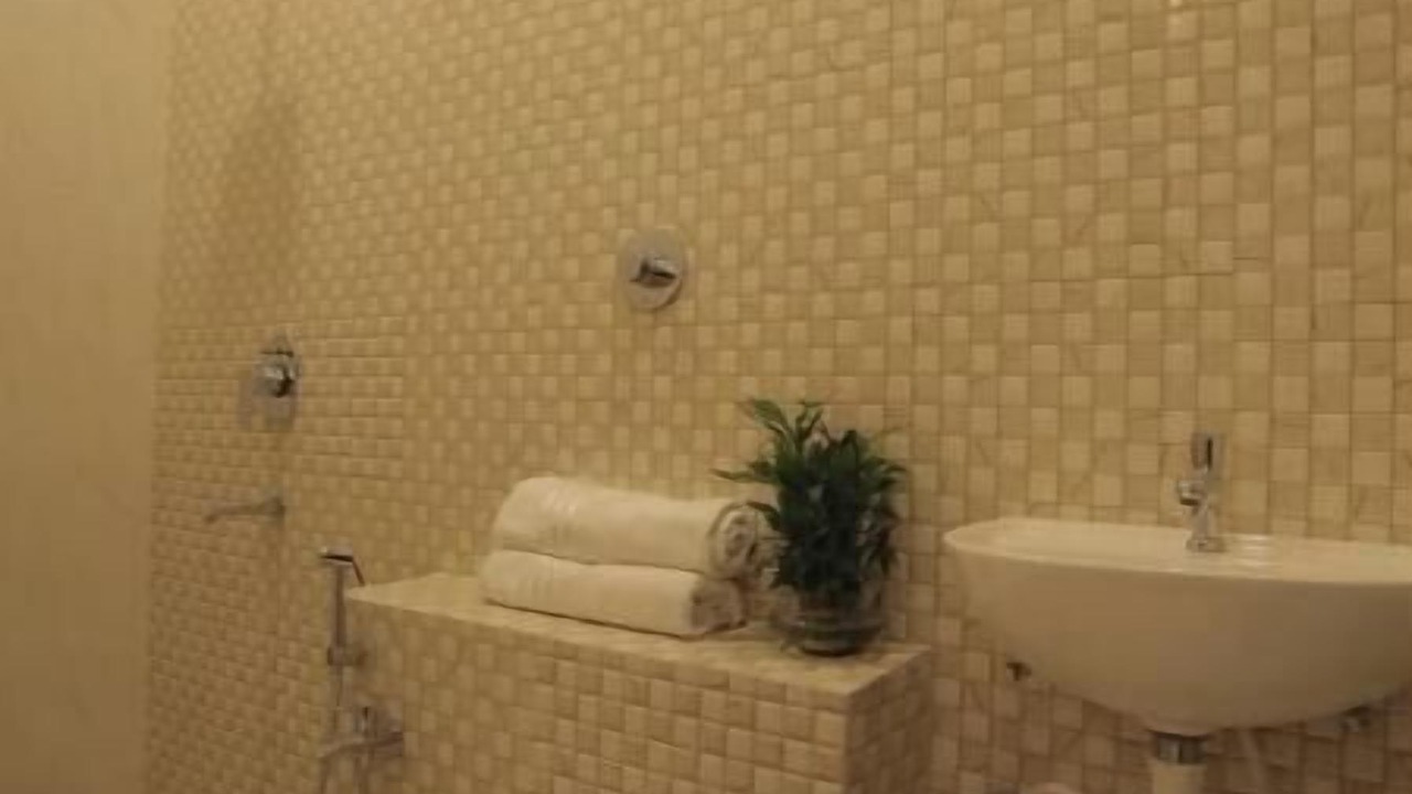 Photo of Bathroom in Gayariawas
