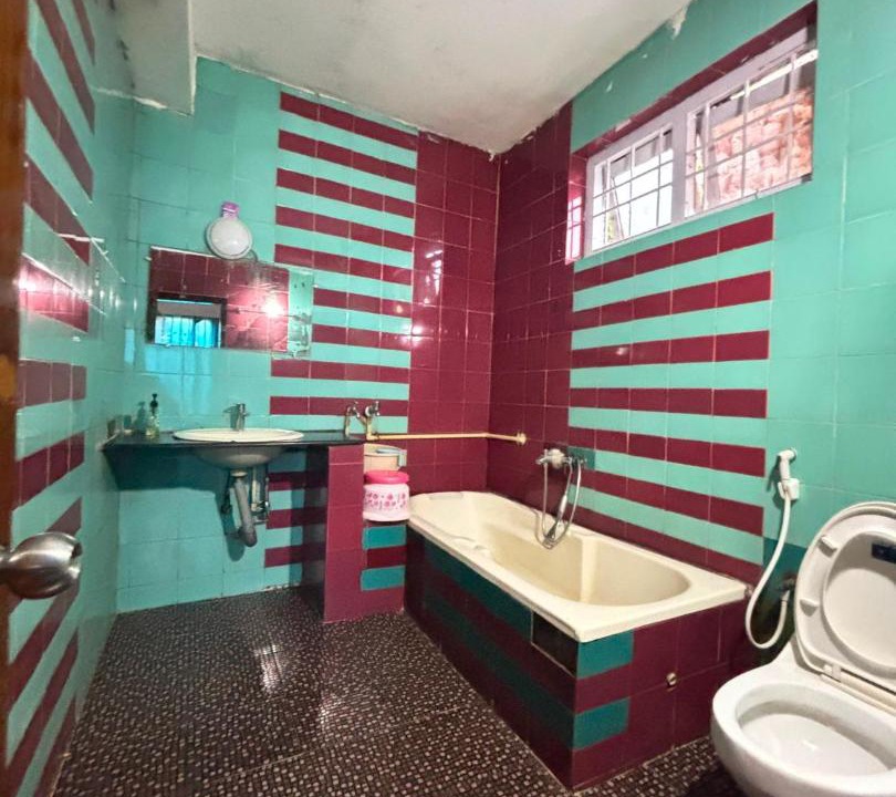 Photo of Bathroom in Thalayathimund