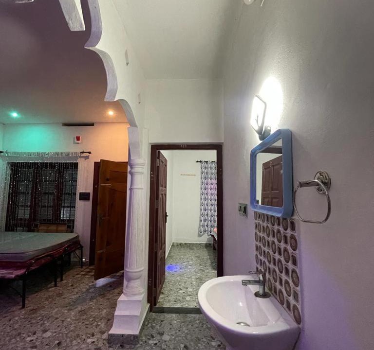 Photo of Bathroom in Maraiyur