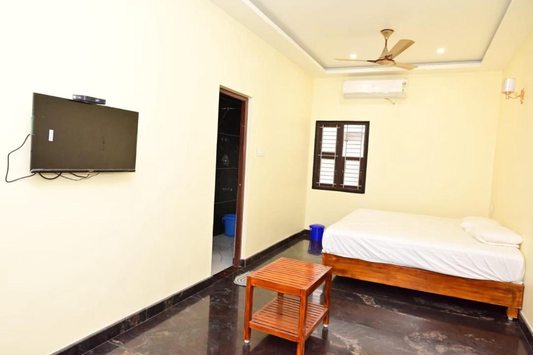Photo of Bedroom in Tiruchendur