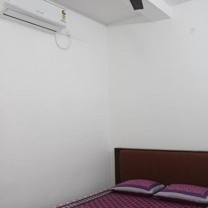 Photo of Bedroom in Tiruchendur