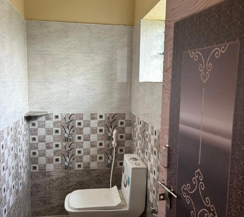 Photo of Bathroom in Hireguthi