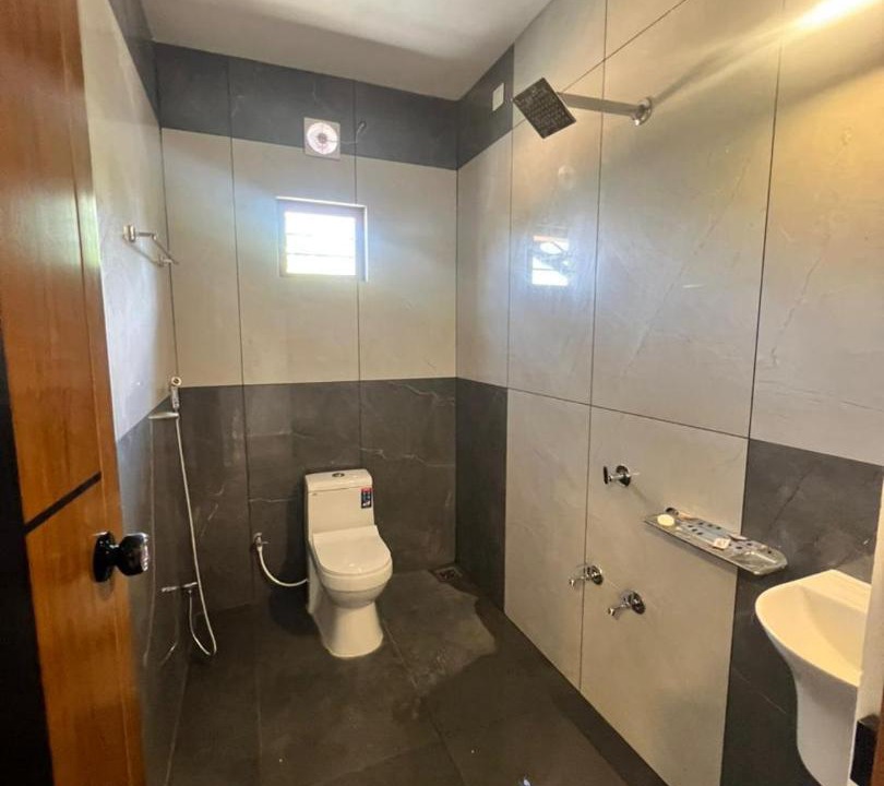 Photo of Bathroom in Maraiyur