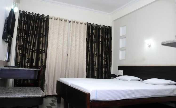 Photo of Bedroom in Adyar