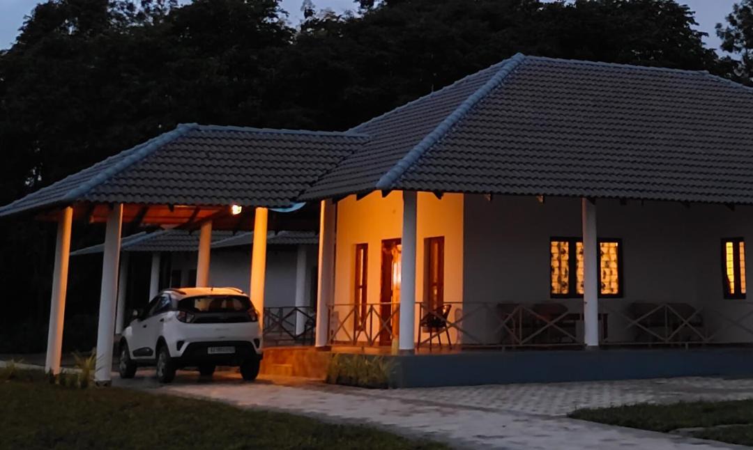 Photo of Buildings in Alur