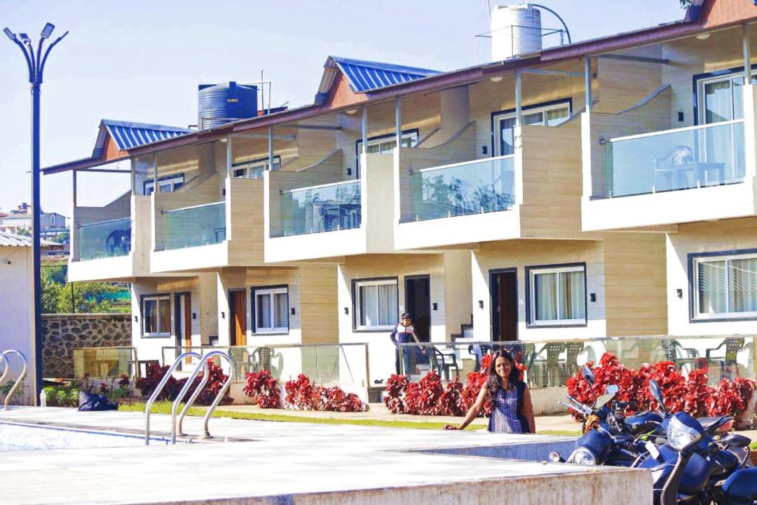 Photo of Buildings in Wai