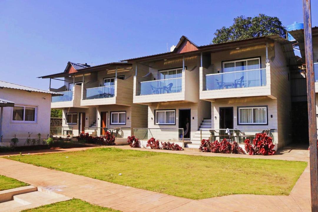 Photo of Buildings in Wai