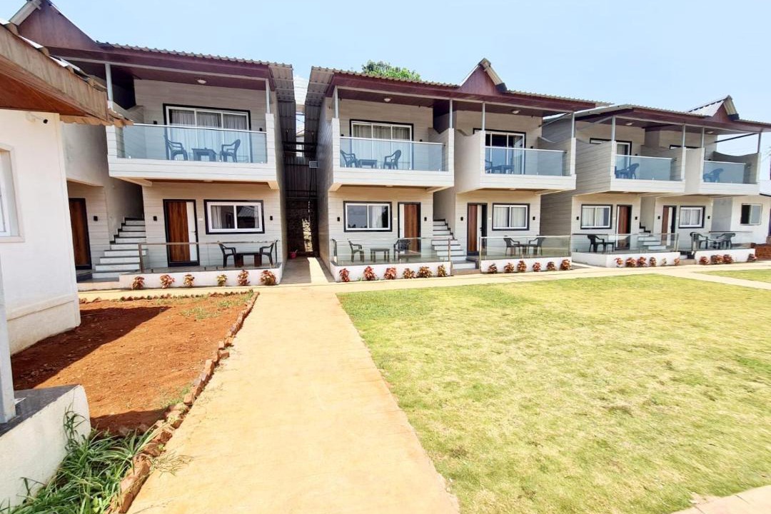 Photo of Buildings in Wai
