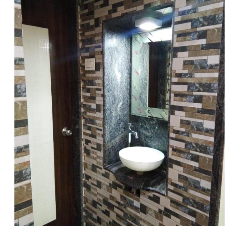 Photo of Bathroom in Mahabaleshwar