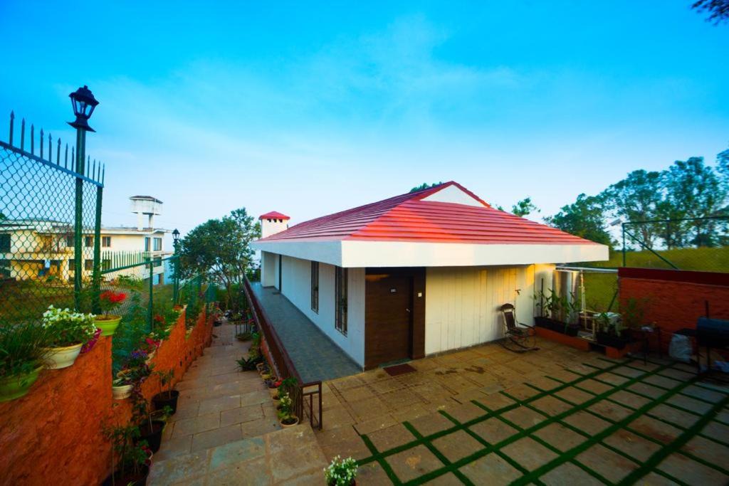Photo of Buildings in Wai