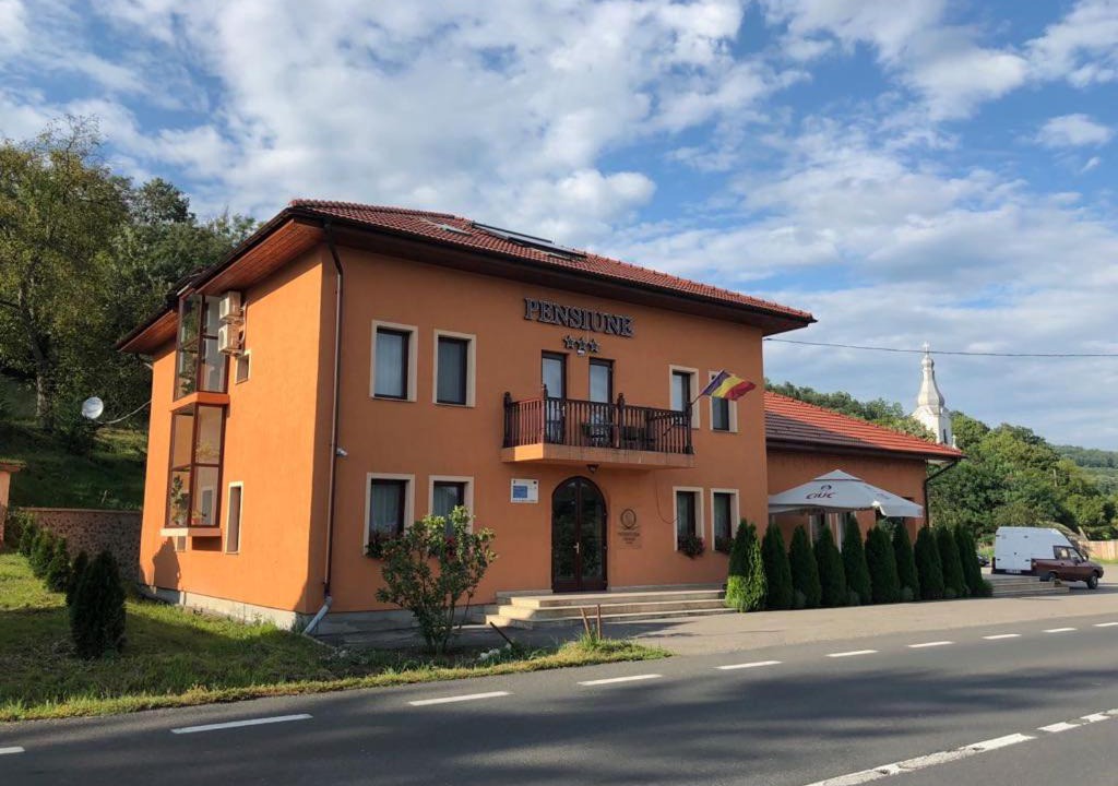 Photo of Others in Petris