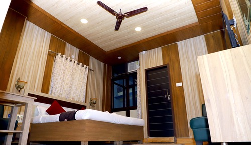 Super Deluxe Room