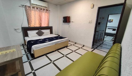 Economy Room