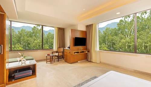 Junior Suite with Jungle View