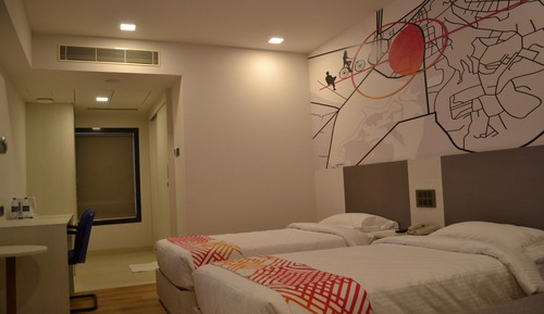 Luxe Queen Room