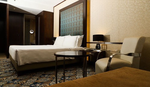 Suite, 1 King Bed, Kitchen (Living Dining Area)