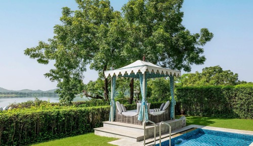 Flamingo Signature Room with plunge pool King Bed