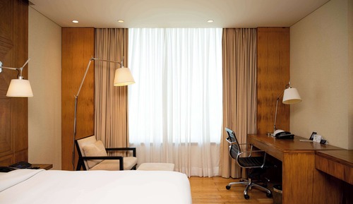 King Executive Suite with Lounge Access