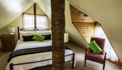 The Pines Seaview Cottage