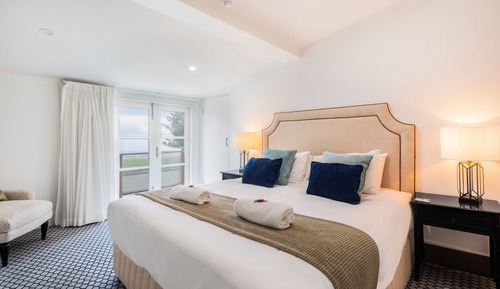 Room 7 Upstairs Standard Queen Ocean View