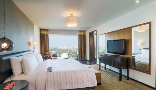 Superior Room, 1 King Bed, City View, Corner (Corner)