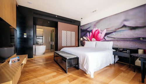 Deluxe Room, 2 Twin Beds, Pool View