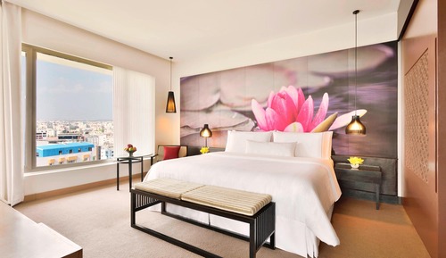 Room, 2 Twin Beds, Pool View