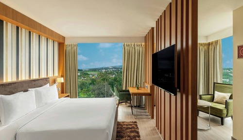 Classic Suite, 1 King Bed, City View