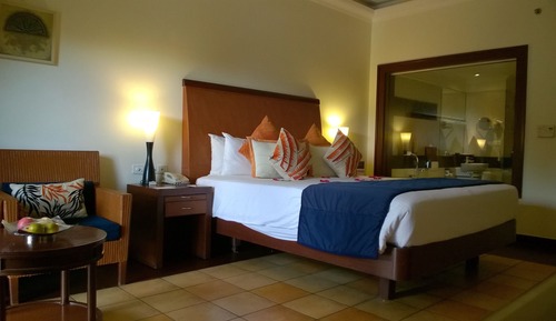 Zuri Lagoon room