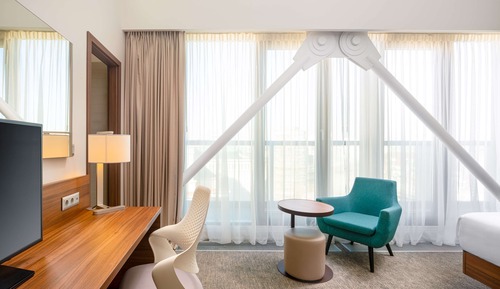 Deluxe Room, 1 King Bed, City View