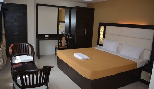 Deluxe Double Room, 1 King Bed, Private Bathroom