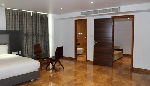 Suite, City View