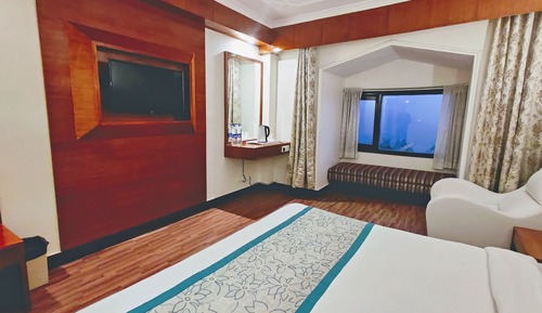 Superior Double Room, 1 King Bed, Valley View