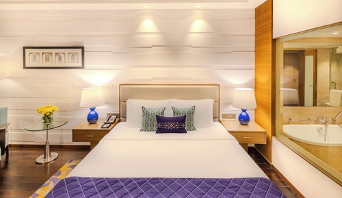 Deluxe Room, 1 King Bed, City View