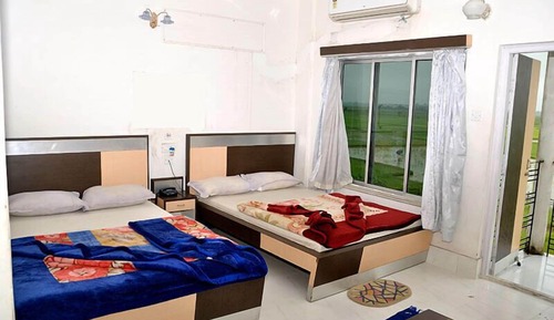 Deluxe Quadruple Room, 1 Bedroom, Smoking, Garden View