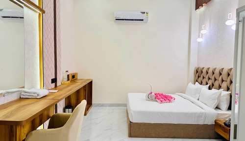 Suite, Balcony