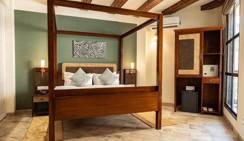 Signature One Bedroom Suite with Bathtub