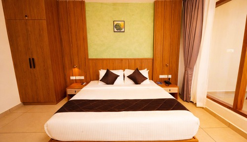 Luxury Suite, 2 Bedrooms, Balcony, Lake View