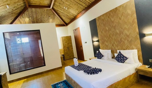 Superior Room, Pool View
