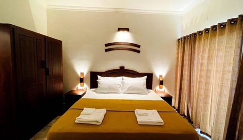 Room, Sea View