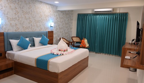 Superior Room, 1 King Bed, City View