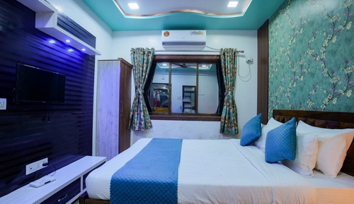 Superior Room, 1 King Bed, Hill View
