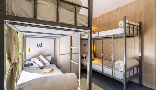 A Bed in 4 Bed Mixed Dorm with Ensuite Washroom