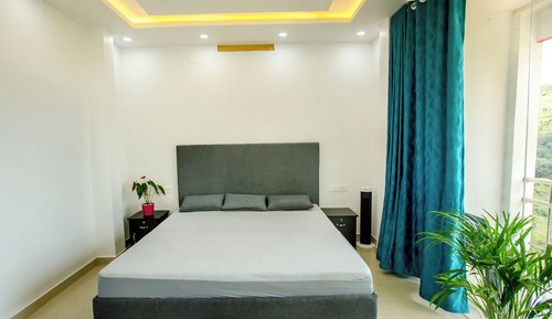 Deluxe Room, Hill View